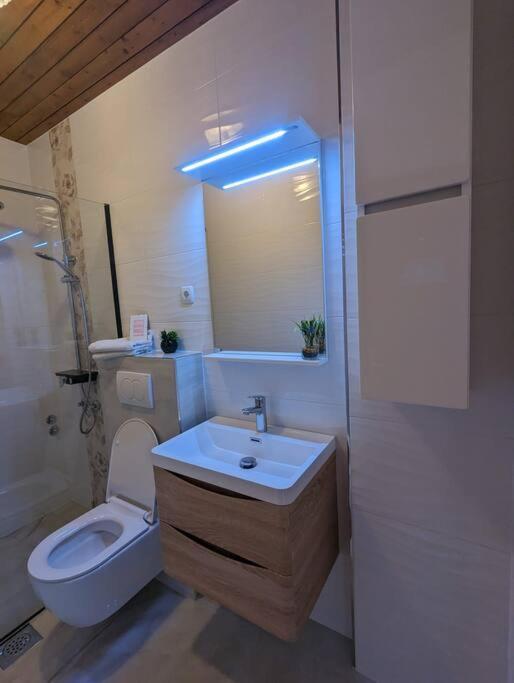 Zeezicht Appartement 50M From Beach Srima Extérieur photo