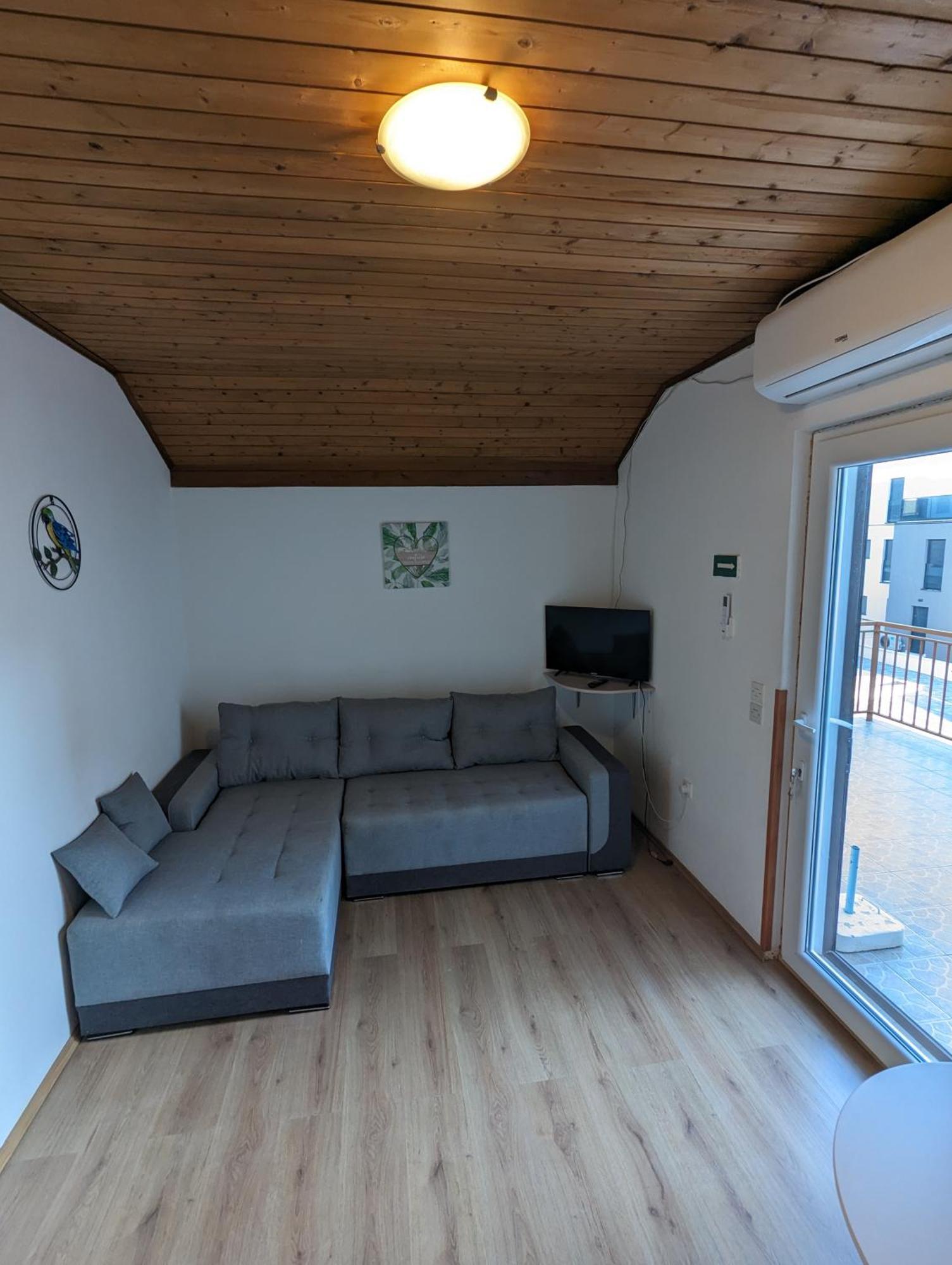 Zeezicht Appartement 50M From Beach Srima Extérieur photo
